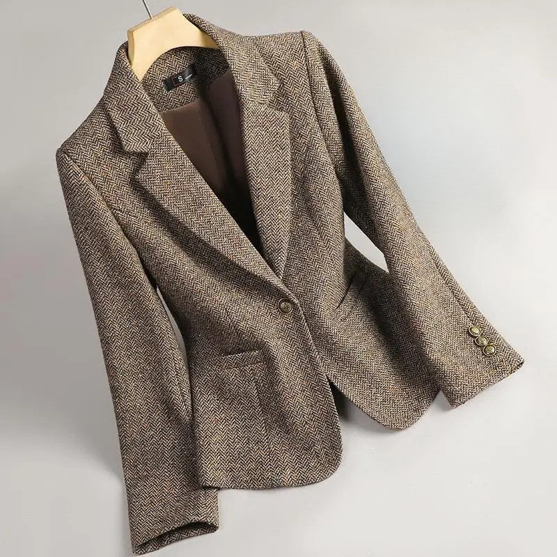 Aubrey Blazer – Embrace Timeless Confidence
